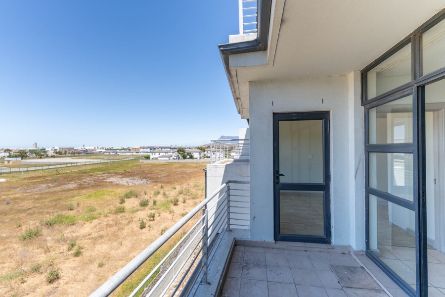 1 Bedroom Property for Sale in Royal Ascot Western Cape